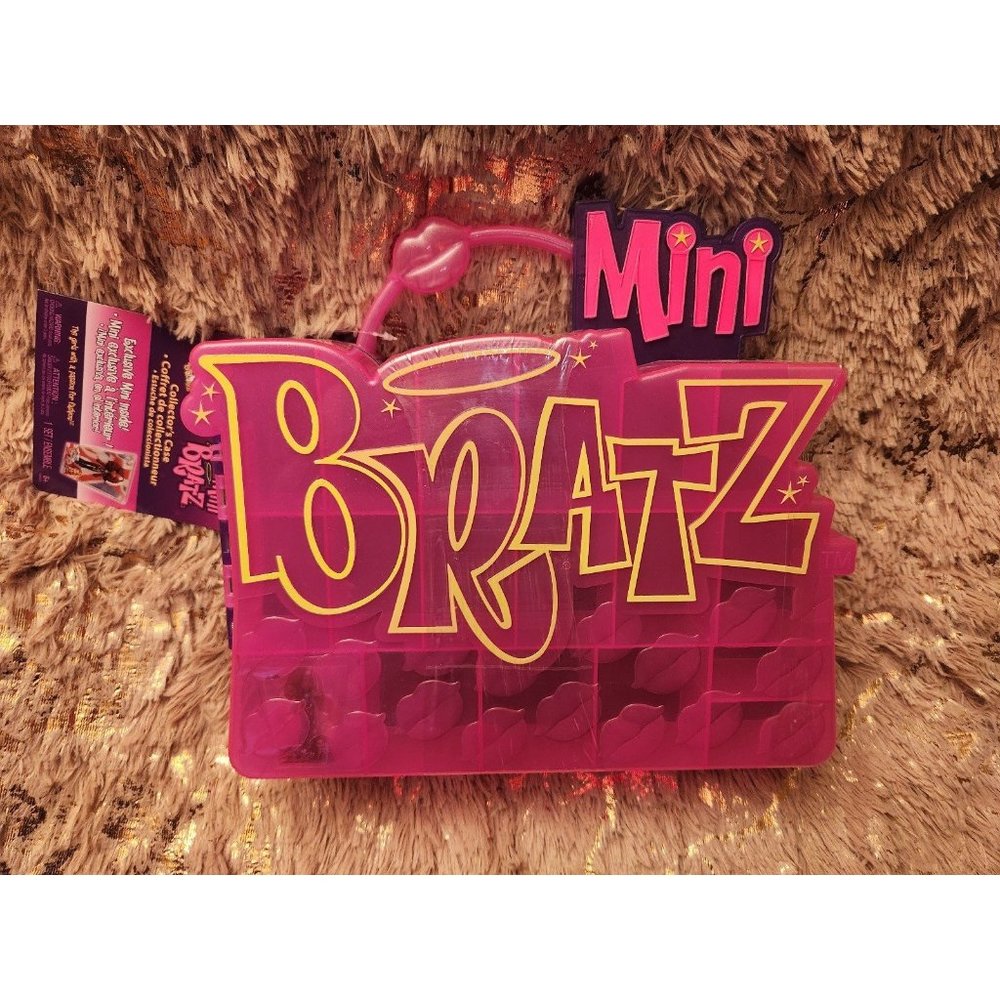 Mini Bratz Collectors Case With Exclusive Figure NWT